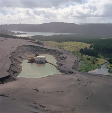 Image: Mining ironsands, Taharoa