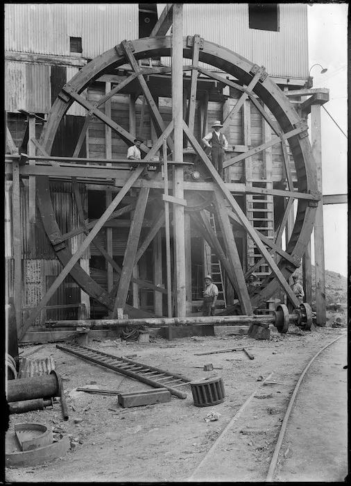 Sand elevating wheel, Waikino gold mining battery