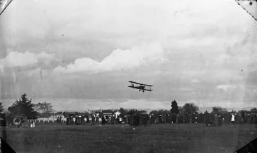 First Aeroplane in Feilding, c. 1920 Image: First Aeroplane in Feilding, c. 1920