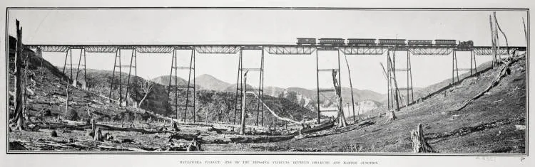 MANGAWEKA VIADUCT: ONE OF THE IMPOSING VIADUCTS BETWEEN OHAKUNE AND MARTON JUNCTION