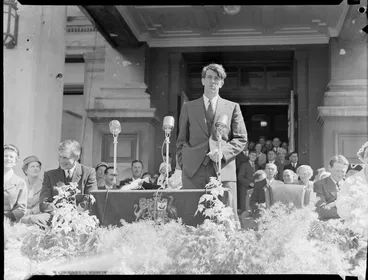 Image: Edmund Hillary giving speech