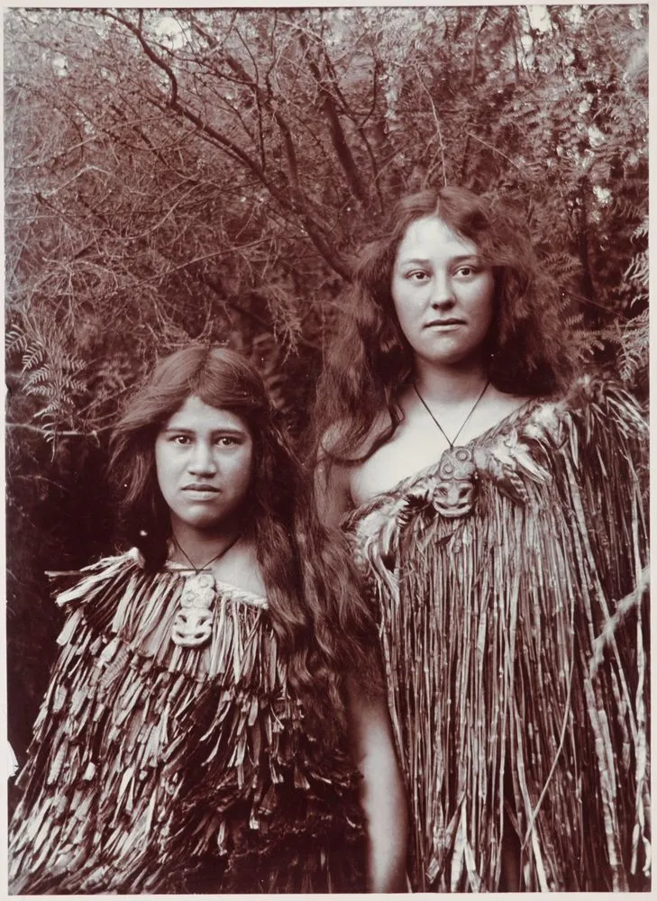 Two Maori girls