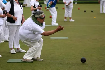 Image: Blind lawn bowls