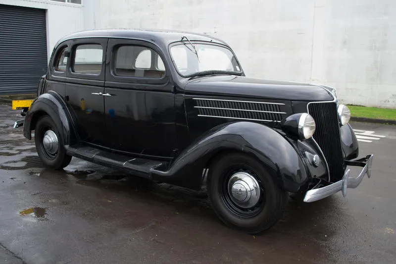 Automobile Ford V8 Sedan