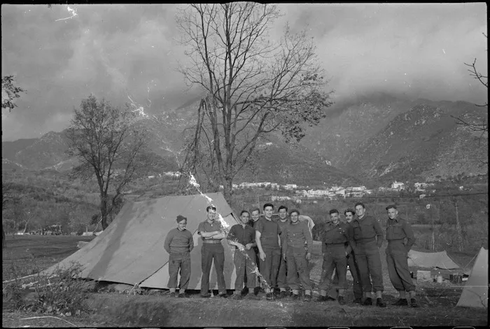 Group of New Zealand soldiers on the Volturno Sector, Italy, World War II - Photograph taken by George Kaye