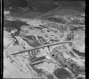 Image: Whakamaru hydro-electric power station, Waikato River