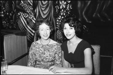 Image: The Hi Diddle Griddle Restaurant, Karangahape Road, 1960