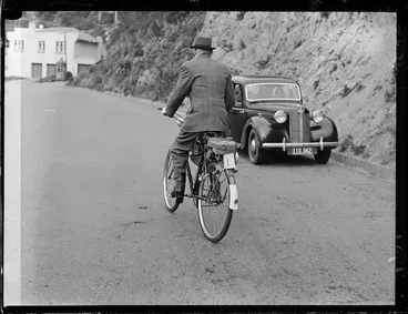 Image: Man with motor on his bicycle