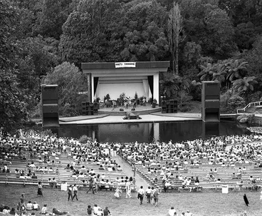 Go New Zealand tour, Bowl of Brooklands Image: Go New Zealand tour, Bowl of Brooklands
