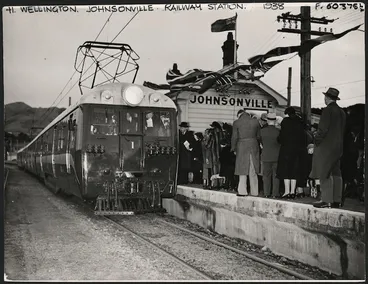 Image: People boarding a unit of a train at Johnsonville Station, Wellington