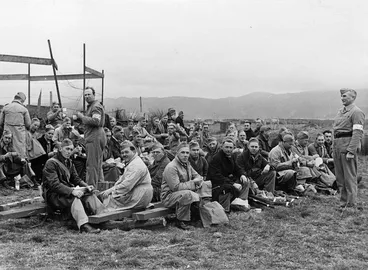 Image: Men of the Lower Hutt Battalion of the Home Guard taking a lunch break