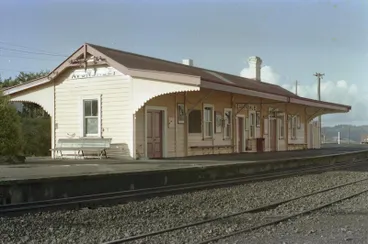 Photograph of Avondale railway station Image: Photograph of Avondale railway station