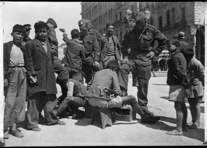NZ soldiers with Greek children