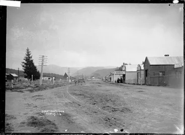 Image: The Great South Road leading out of Huntly, ca 1910s