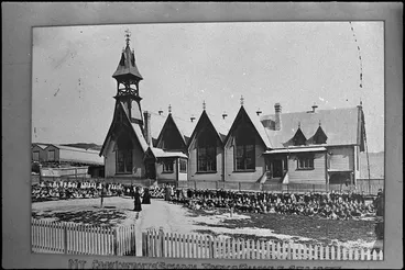 Image: Pupils and teachers outside Mount Cook Infant School, Wellington