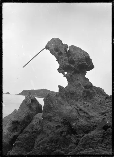 Image: Te Pohatu, or the Kiwi Rock, at Mount Maunganui, 1924.