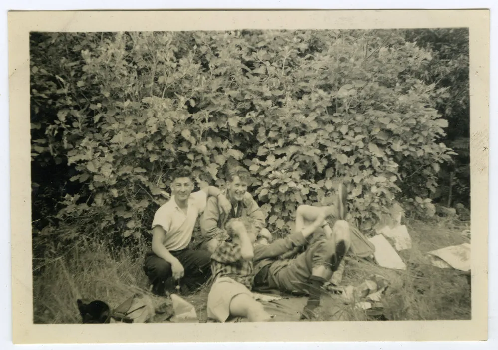 "2/5 co-operating with photographer,' The 1950 Tramp back to Orongorongo Valley, Presbyterian Harrier Club - Wellington