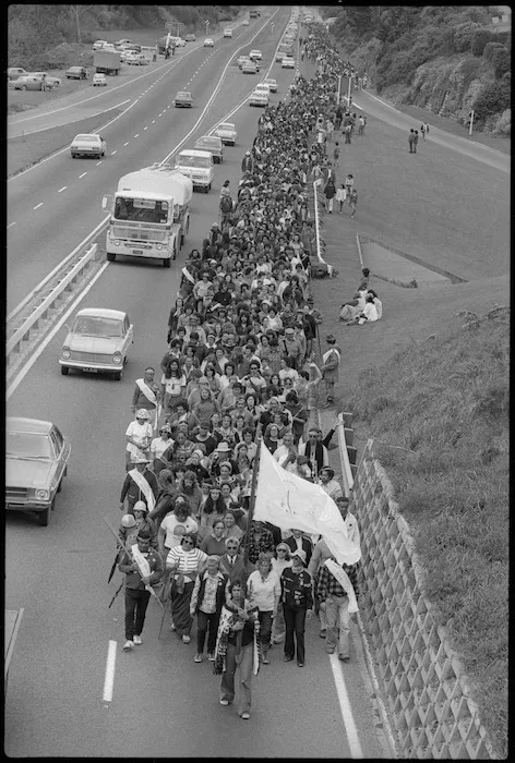 Maori land march, Porirua motorway