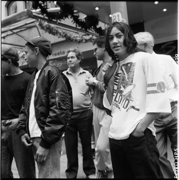 Image: People outside the Strand Arcade, Queen Street, 1989