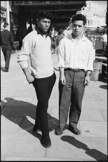 Image: Street photo, Queen Street, Auckland, 1960