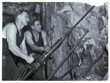 Image: Coal mining, Huntly.