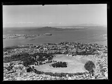 Image: Domain and museum, Auckland