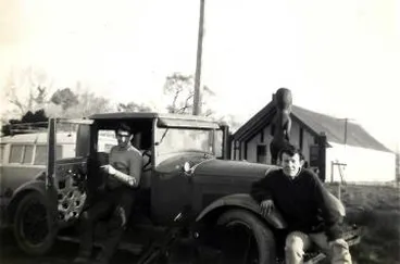 Image: Dave Young and Don Murray with Essex motor car