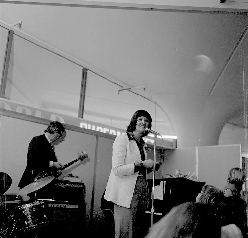 Maidstone Mall; Anna Leah and the Brian Hands Trio, probably.