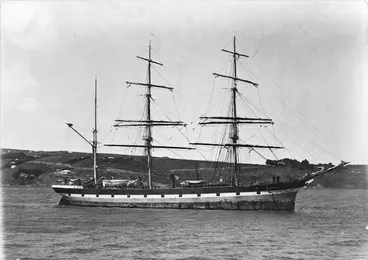 Image: Sailing ship Clara