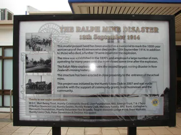 Image: Ralph's Mine disaster memorial, Huntly, 2014