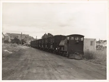 Image: Steam engine shunts empty livestock wagons away from Westfield Freezing Works