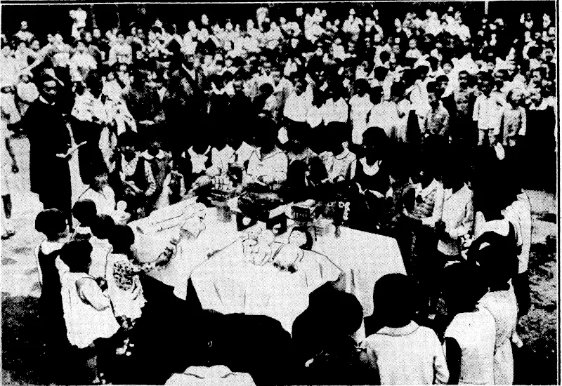 Crown Studios Photo. MR. H. L. HINDMARSH, who died on Sunday. He was awarded the Meritorious Service Medal during ', the war and represented Wellington at Soccer. "Sport and General" Photo. THE SPIRIT OF THE DOLL.—Many broken dolls being submitted from different parts of Japan by their child owners on the occasion of the Doll Festival at Tokio. The spirits of broken dolls are "consoled" during the festival, one of the very ancient rites of Japan. This particular festival was held at the Teikoku Primary School, at Sugamo, a suburb of Tokio. (Evening Post, 27 July 1932)