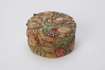 Image: Mansfield, Katherine 1888-1923 (Collector) :[Ornamental Italian box with raised coloured Della Robbia-style fruit on lid. Early twentieth century?]