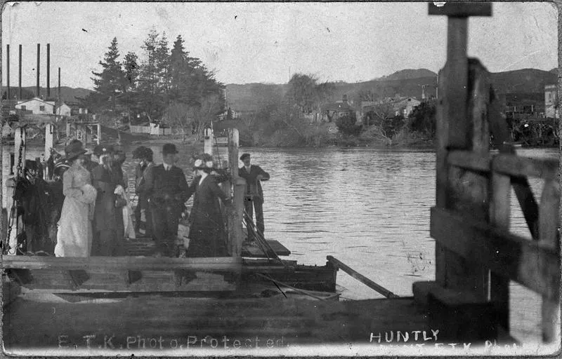 Huntly - punt crossing river