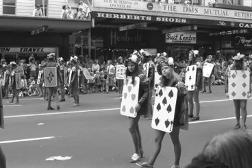 Image: Farmers Santa Parade, Queen Street, 1972