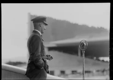 Image: Arrival of the Southern Cross at Wellington, possibly Trentham. C Kingsford Smith at microphone