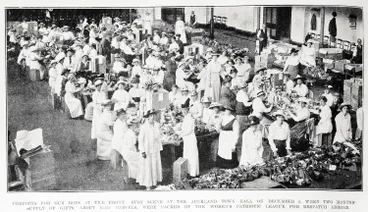 Image: Comforts for our boys at the front: busy scene at the Auckland Town Hall on December 5