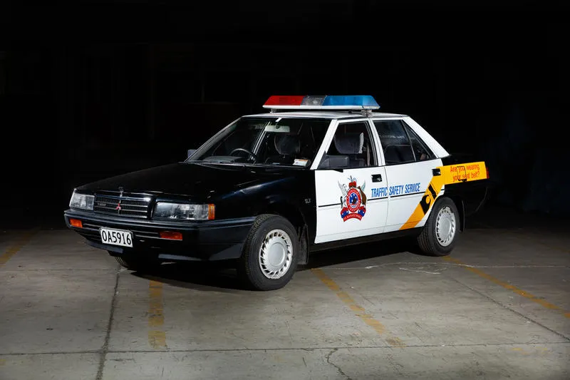 Mitsubishi Sigma V3000 MOT Patrol Car