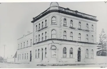 Image: Photograph – Waikato Hotel, Grey Street, Hamilton East