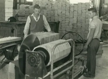 Image: Egmont Box Company Limited. Tokoroa factory. Shaping cheese crate polygons for crate ends and centres, 1947-1948
