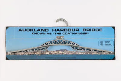 coathanger, souvenir