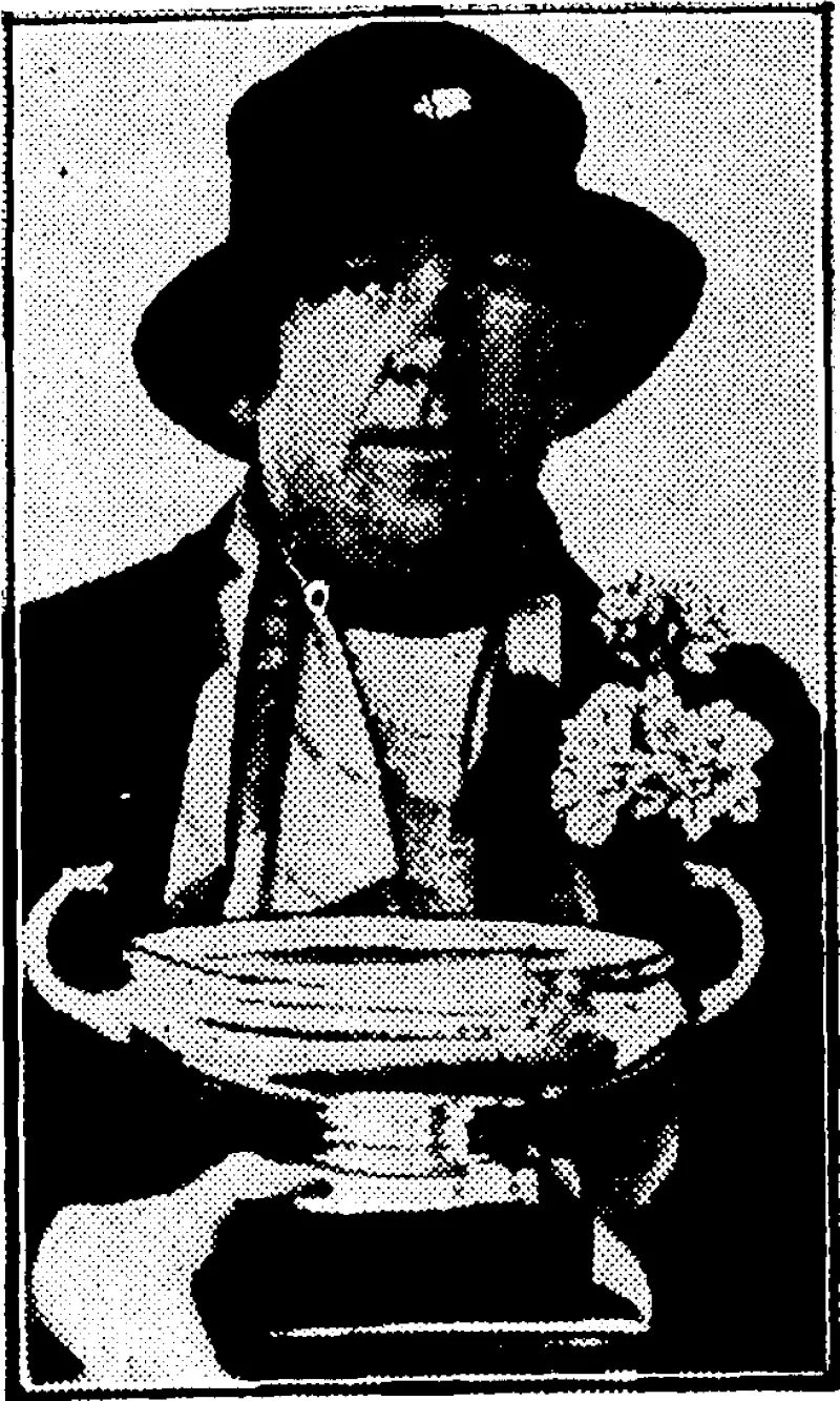 Evening Post" Photo. MRS. GUY WILLIAMS, who yesterday returned from the Australian golf championships, bringing with her the Tasman Cup. It was the first competition for this trophy, and was won by ike New Zealand ladies' team. (Evening Post, 19 September 1933)