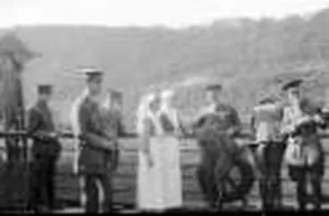 Image: WW1 New Zealand soldiers and nurses on a ship at Durban, South Africa [picture] /