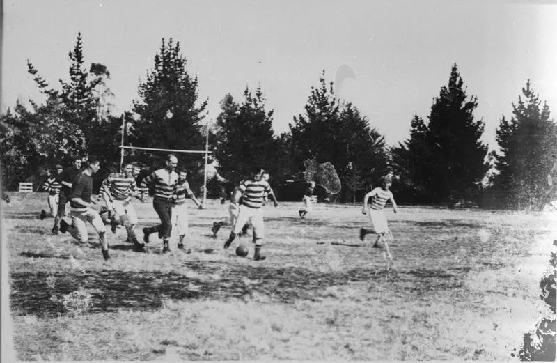 City vs Suburbs football match