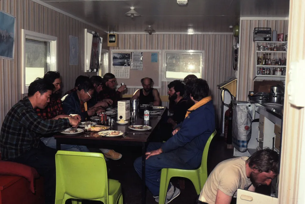 Meal time, Vanda Station