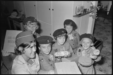 Image: Selling Girl Guide biscuits