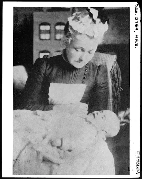 Katherine Mansfield's grandmother Margaret Isabella Dyer holding Mansfield's baby sister Gwendoline Beauchamp