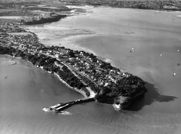 Image: Aerial view of Northcote Point before the Bridge, 1954