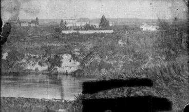 Image: The Royal Hotel in Hamilton East from across the Waikato River