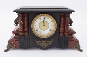 Image: Clock, Mantle